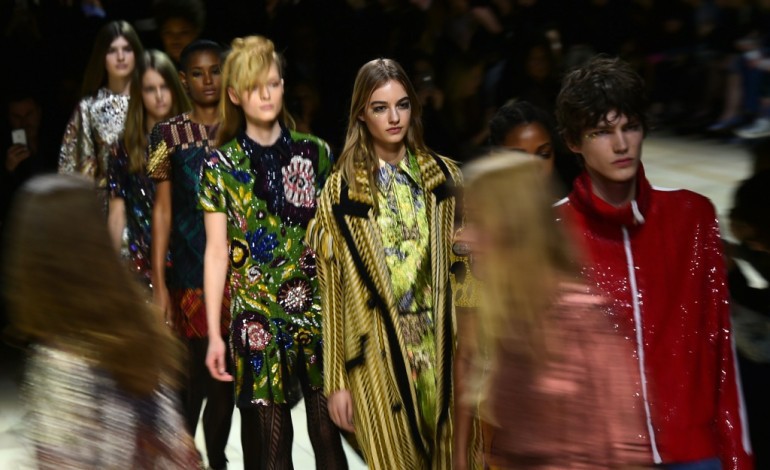 Londres (AFP). Fashion Week de Londres: Burberry brasse les cultures, Kane voyage dans l'étrange