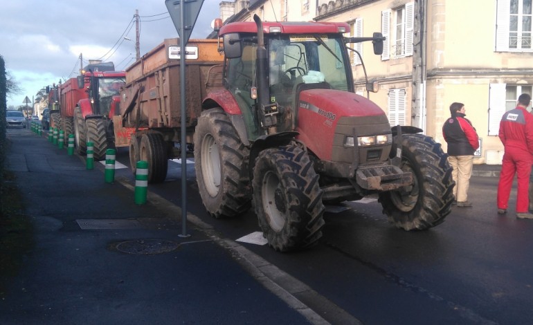 Manifestation des agriculteurs : une quinzaine de tracteurs mobilisés à Bayeux, circulation bloquée