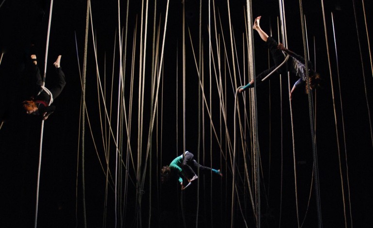 Péripéties: acrobaties aériennes au Cirque Théâtre d'Elbeuf