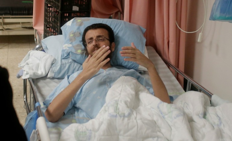 Doura (Territoires palestiniens) (AFP). Le journaliste palestinien détenu par Israël met fin à sa grève de la faim