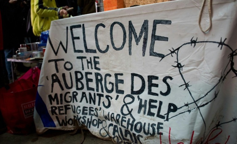 Calais (AFP). Dans un entrepôt de Calais, une logistique à flux tendu pour les dons aux migrants