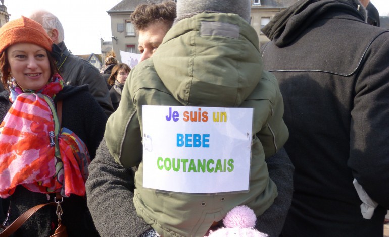 400 personnes au chevet de la maternité de la clinique de Coutances