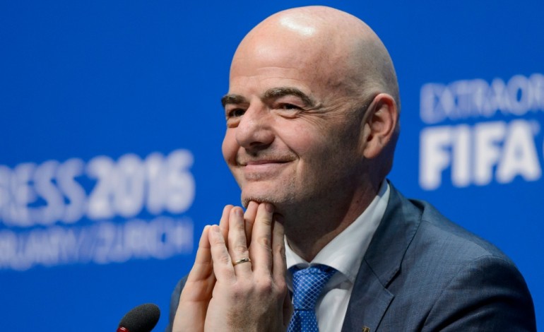 Paris (AFP). Fifa: Blatter souhaite bon courage à son ami Infantino