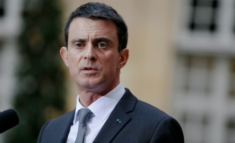 Paris (AFP). Manuel Valls accueilli dans le calme au Salon de l'agriculture