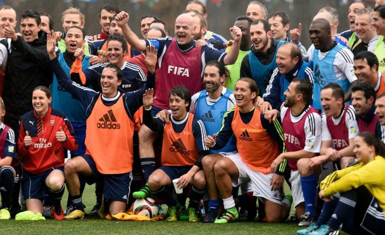 Zurich (AFP). Fifa: Deco, Figo, Pires, Seedorf, Shevchenko et...Infantino sur la photo