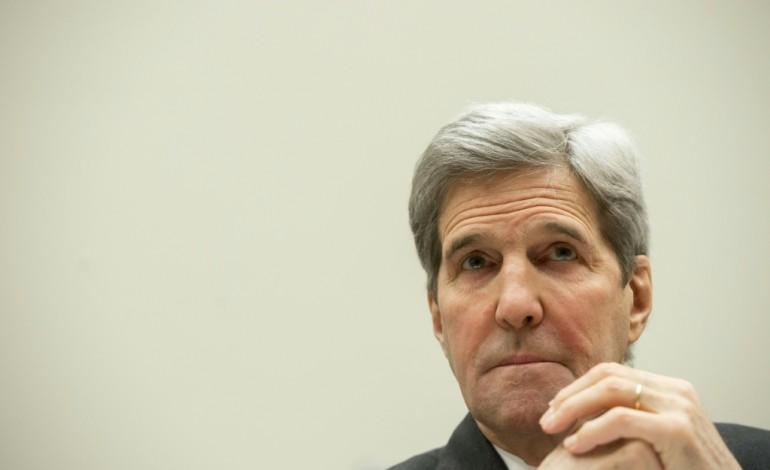 Idomeni (Grèce) (AFP). Migrations: une crise mondiale selon John Kerry, incidents à la frontière gréco-macédonienne