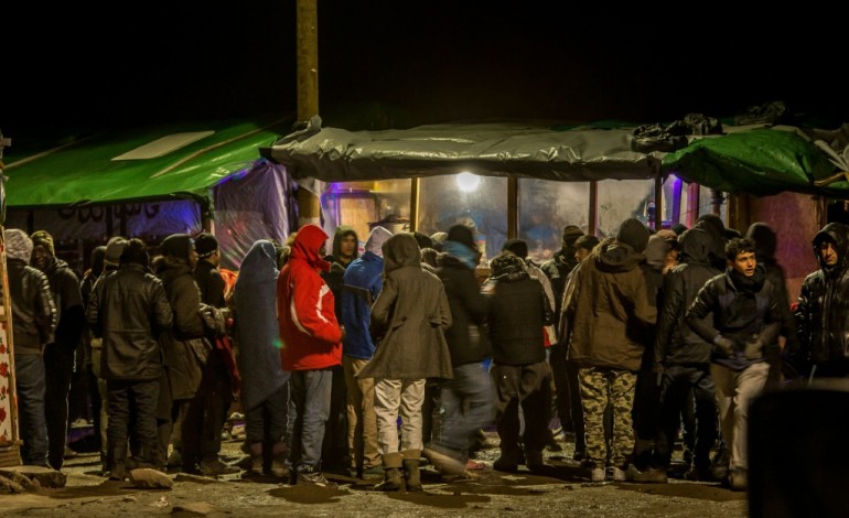 Paris (AFP). La crise des migrants au coeur d'une rencontre Hollande Cameron à Amiens