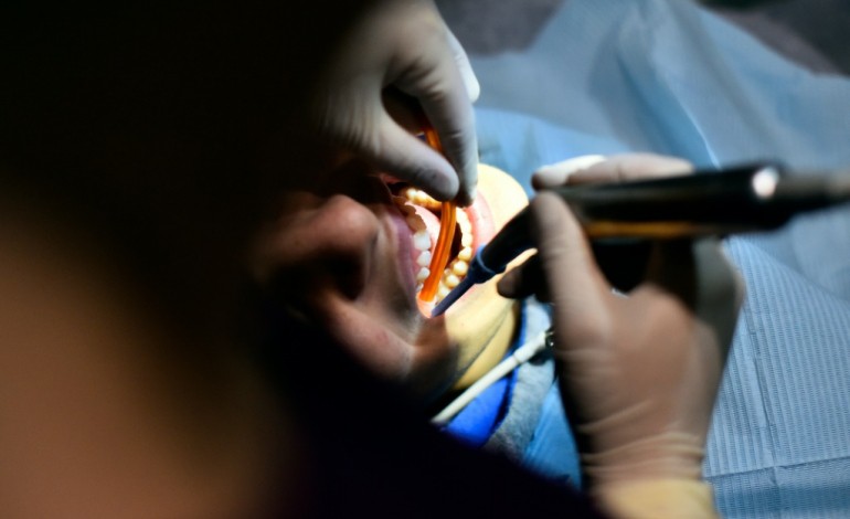 Lyon (AFP). Les centres dentaires low cost Dentexia sur la sellette