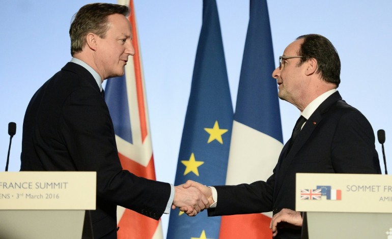 Amiens (AFP). Hollande prévient Cameron des conséquences d'un Brexit sur la question des migrants