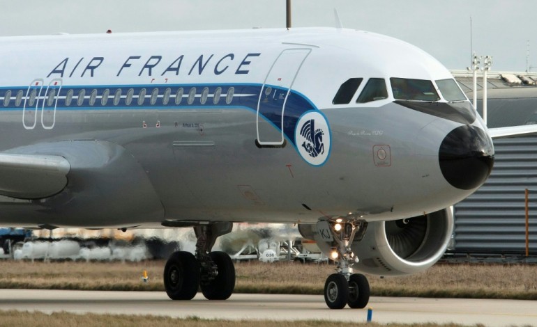 Paris (AFP). Un Airbus A320 frôle un drone à l'atterrissage à Roissy 