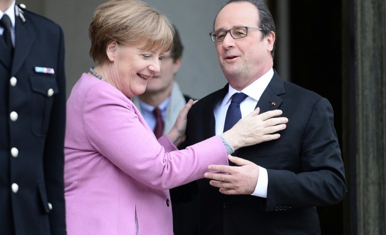 Paris (AFP). Merkel et Hollande affichent leur unité face à la crise migratoire
