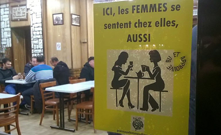 Aubervilliers (AFP). A Aubervilliers, des femmes luttent pour une place au bar