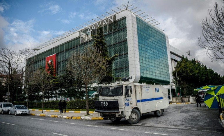 Istanbul (AFP). Turquie: Jour de honte pour la presse, titre le quotidien Zaman, mis sous tutelle