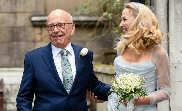 Londres (AFP). Rupert Murdoch et Jerry Hall célèbrent leur mariage à l'église devant leurs enfants