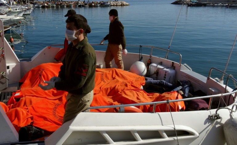 Ankara (AFP). Dix-huit morts dans un naufrage au large de la Turquie