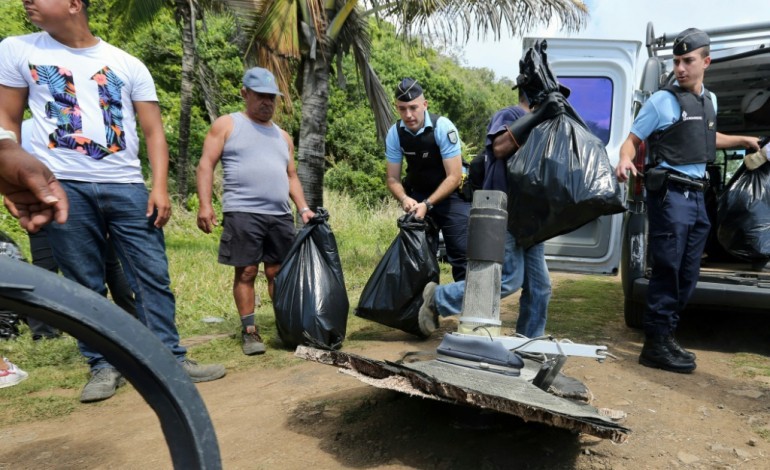 Saint-Denis de la Réunion (AFP). La Réunion: l'homme qui avait trouvé un débris du MH370 a mis la main sur un nouvel objet