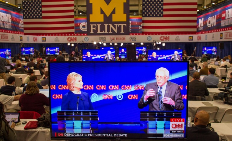 Flint (Etats-Unis) (AFP). Clinton et Sanders plongent dans le bain brûlant de Flint