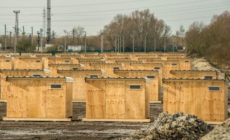 Grande-Synthe (France) (AFP). Grande-Synthe: le camp aux normes internationales accueille ses premiers réfugiés 