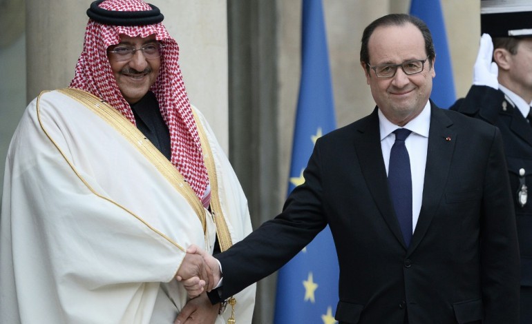 Paris (AFP). La décoration par Hollande du prince héritier d'Arabie saoudite fait polémique