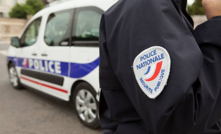 Rouen : il tente de poignarder ses voisins et menace les policiers avec une fourchette