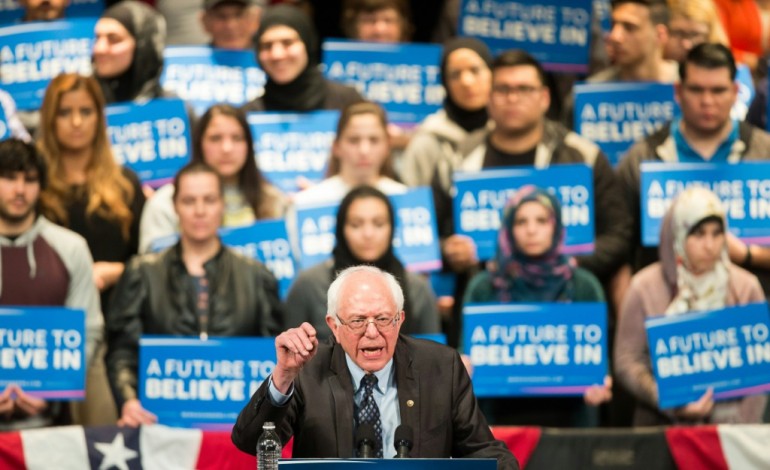 Washington (AFP). Primaires : Sanders surprend en battant Clinton dans le Michigan