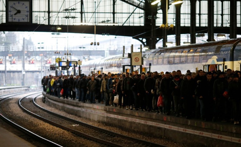Paris (AFP). Grèves dans les transports: mouvement très suivi à la SNCF, trafic faible