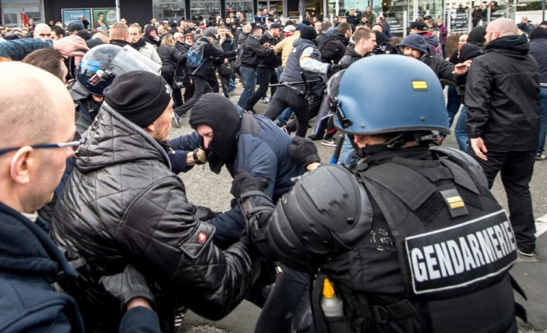 Lille (AFP). Calais: manifestion non autorisée d'extrême droite, 14 interpellations