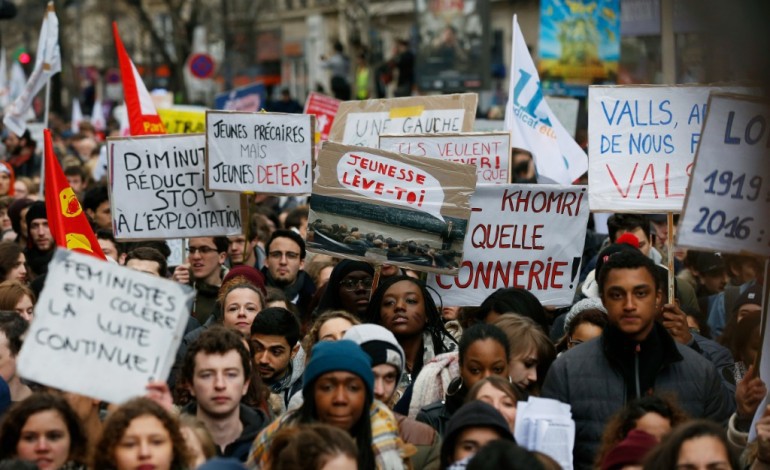 Paris (AFP). Les jeunes redescendent dans la rue contre la loi travail