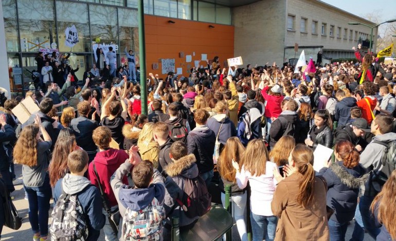 800 lycéens et étudiants contre la Loi Travail à Caen