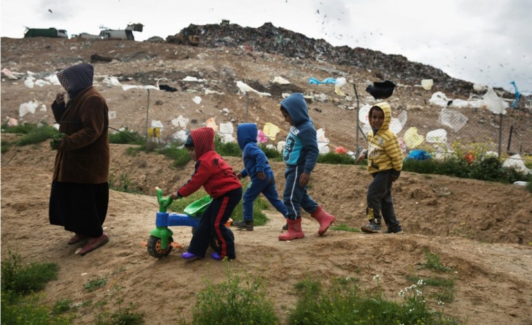 Village des Tarabine (Israel) (AFP). Des Bédouins d'Israël piégés au pied d'une montagne d'ordures