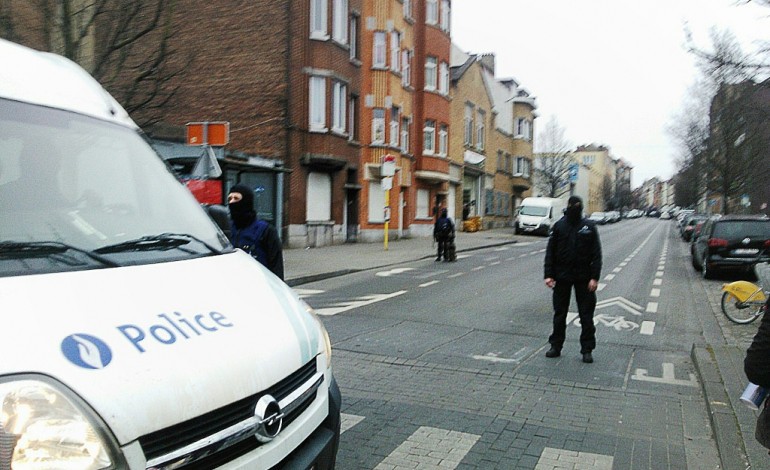 Paris (AFP). Opération à Bruxelles: un homme blessé, un autre interpellé
