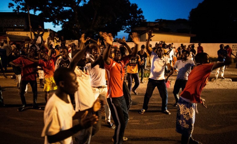 BRAZZAVILLE (AFP). Coupés du reste du monde, les Congolais ont voté pour ou contre Sassou Nguesso