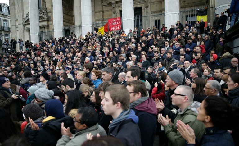 Bruxelles (AFP). Attentats de Bruxelles: les Belges observent une minute de silence
