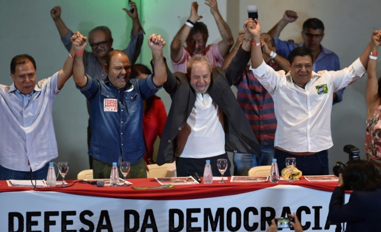 Sao Paulo (AFP). Brésil: Lula mobilise les syndicats contre le coup d'Etat visant Rousseff