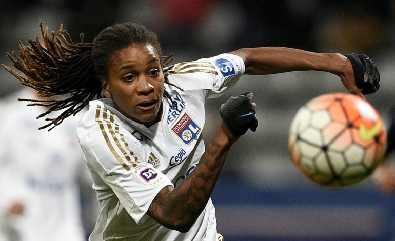 Paris (AFP). Ligue des champions dames: Lyon fonce vers les demies, le PSG accroché