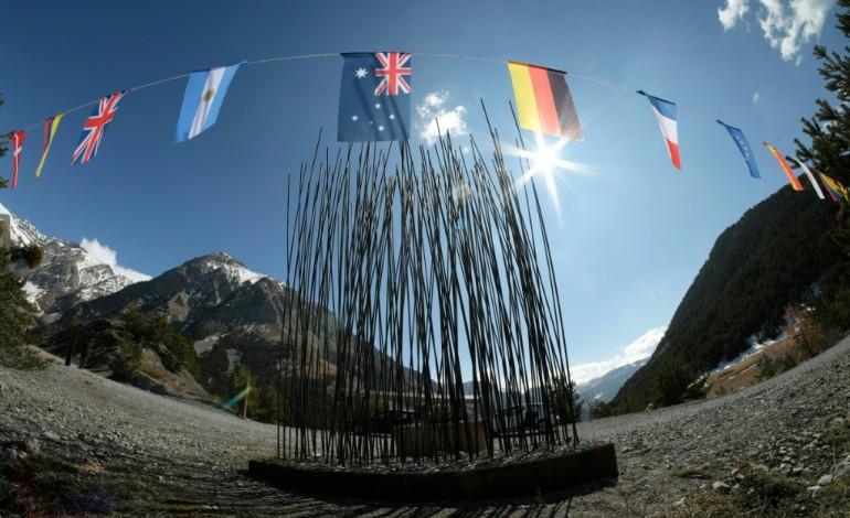 Le Vernet (France) (AFP). Germanwings: un an après, le recueillement des familles et des proches sur les lieux du drame