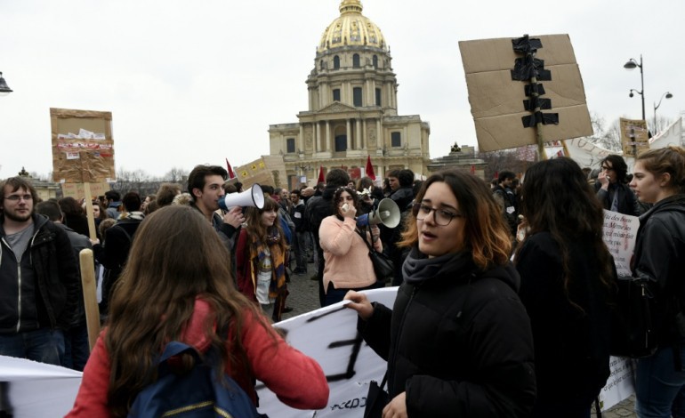 Paris (AFP). Loi travail: des incidents dans les manifestations à Paris et Nantes