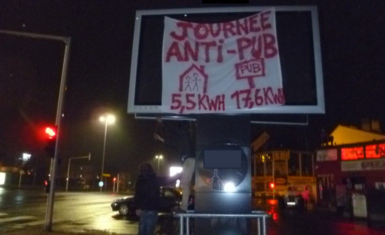 Un collectif "Anti-Pub" éteint une quarantaine de panneaux à Caen