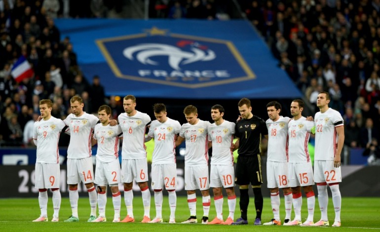 Saint-Denis (AFP). France-Russie: minute de silence en hommage aux victimes des attentats de Bruxelles