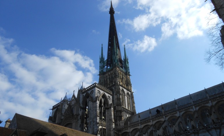 La cathédrale de Rouen prend de la hauteur