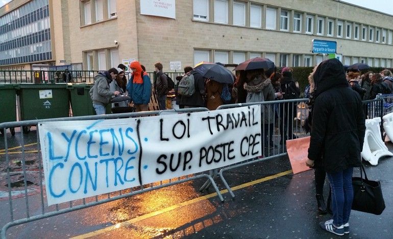 Loi travail : blocus au lycée Marguerite de Navarre à Alençon