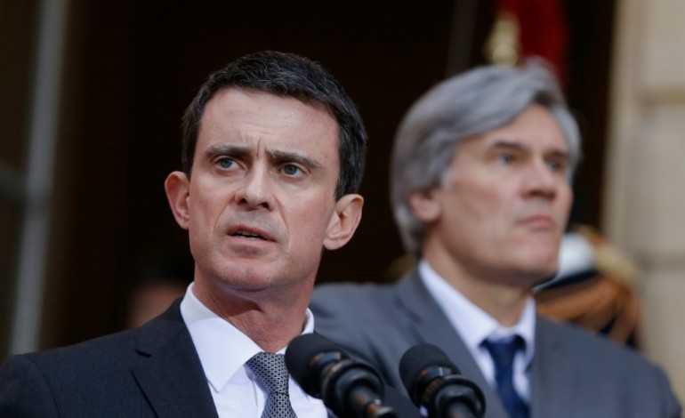 Paris (AFP). Déchéance: Valls et Le Foll renvoient la droite sénatoriale à Abdeslam