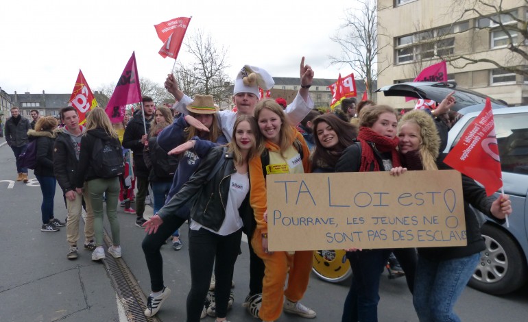 Nouvelle mobilisation contre la loi travail : des milliers de manifestants dans la Manche 