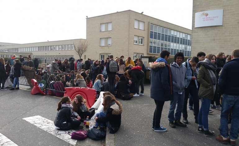 Alençon: deuxième jour de blocus du lycée Marguerite de Navarre contre la loi travail