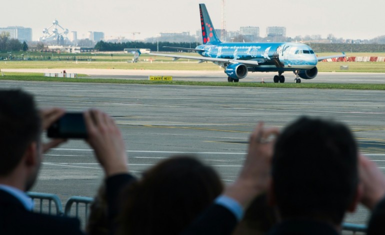 Bruxelles (AFP). Bruxelles tente de tourner la page des attentats, premiers vols à l'aéroport