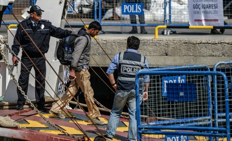Lesbos (Grèce) (AFP). La Grèce renvoie 202 migrants en Turquie, premier test de l'accord entre l'UE et Ankara