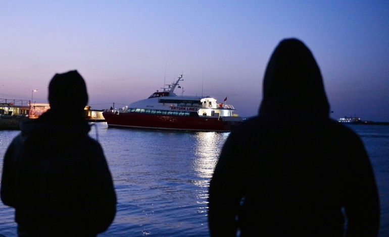 Lesbos (Grèce) (AFP). A Lesbos et Chios, la douloureuse opération des renvois de migrants s'est déroulée dans le calme
