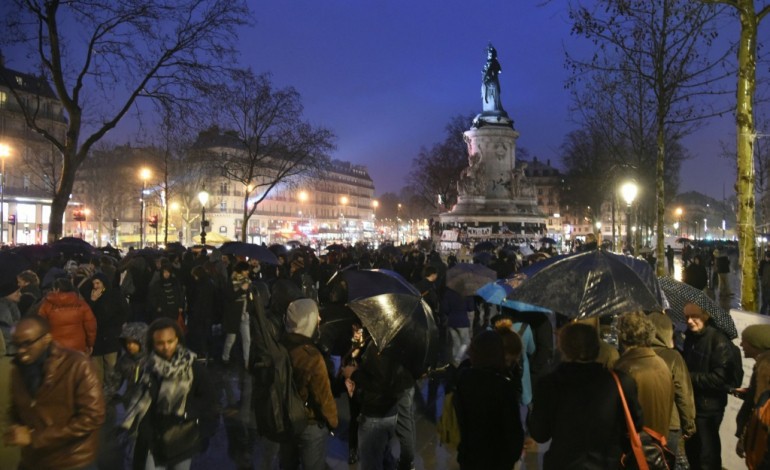 Paris (AFP). Nuit debout : encore des centaines d'occupants pacifiques place de la République