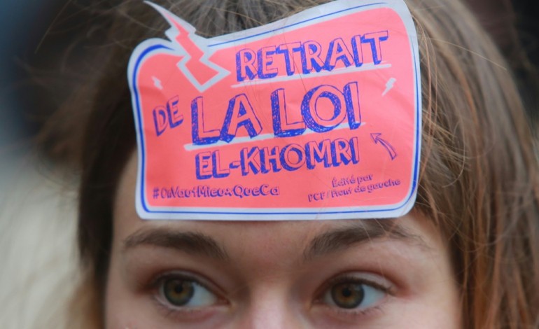 Paris (AFP). Loi Travail: contestée dans la rue par les jeunes, présentée à l'Assemblée