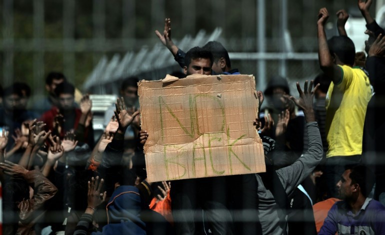 Dikili (Turquie) (AFP). Le prochain retour de migrants vers la Turquie reporté à vendredi sur demande grecque (responsable turc)